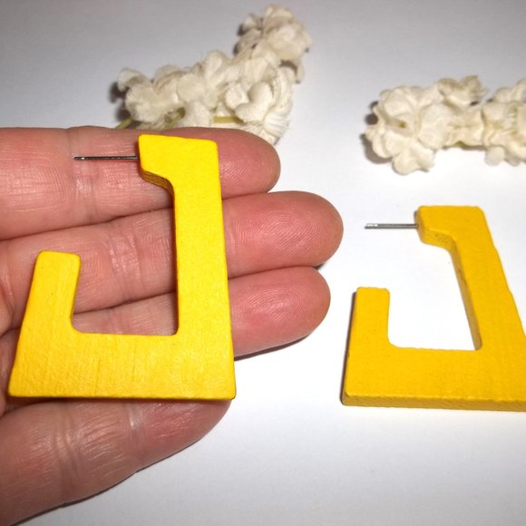 Yellow Hoop Earrings Painted Wood Wooden Trapezoid Shape Jewelry Set Pair A841 - Picture 5 of 5